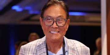 Building Financial Security: Robert Kiyosaki’s Essential Strategies for Avoiding Economic Disaster Building Financial Security: Robert Kiyosaki’s Essential Strategies for Avoiding Economic Disaster